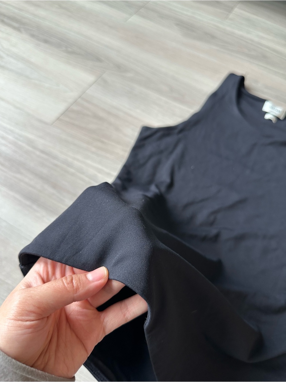 ARITIZIA Black Classic Tank Top women’s Large - Picture 8 of 8